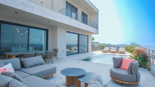 Luxury villa with sea view