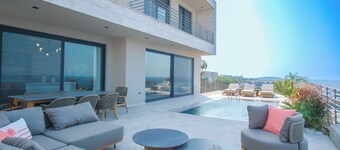 Luxury villa with sea view