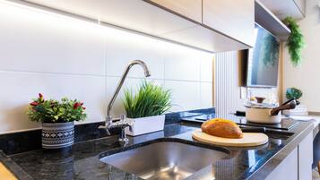 Apartment | Private kitchen | Cookware/dishes/utensils