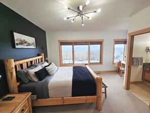 4 室のベッドルーム、デスク、アイロン / アイロン台、WiFi (無料)