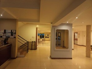 Quầy tiếp tân