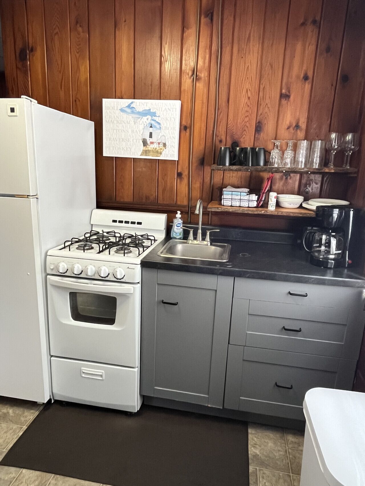 冰箱、微波炉、烤箱、炉灶