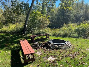 Property grounds - Sleeping Bear Riverside Cabins - Cabin #1 (Honor)