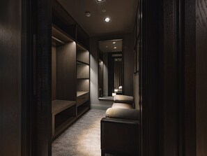 Literie hypoallergénique, coffres-forts dans les chambres, bureau