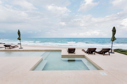 Charming 3-Bedroom Apartment facing the beatiful sea of Isla Mujeres, 