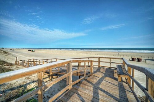 Beach Boardwalk Access Pool + Remodeled Interior Tropical Haven by Avantstay