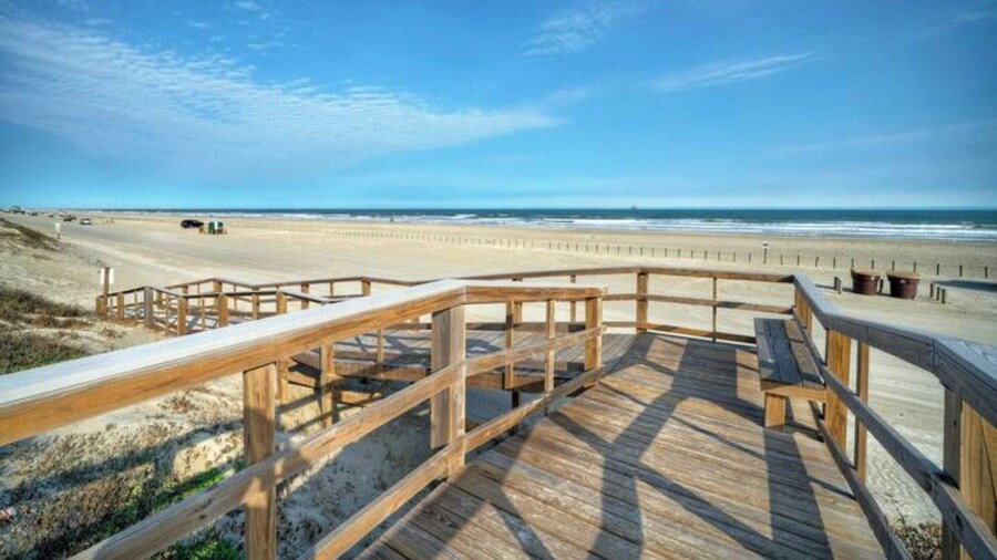 Beach Boardwalk Access Pool + Remodeled Interior Tropical Haven by Avantstay