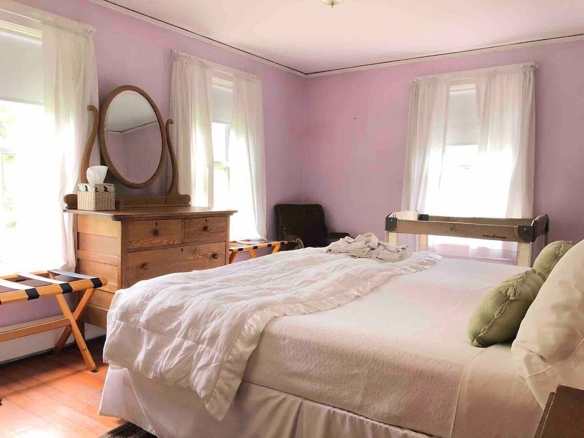 6 bedrooms, iron/ironing board, free WiFi, bed sheets