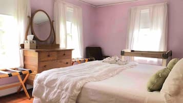 6 bedrooms, iron/ironing board, free WiFi, bed sheets