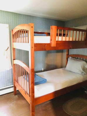 6 bedrooms, iron/ironing board, free WiFi, bed sheets