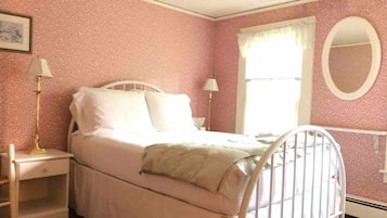 6 bedrooms, iron/ironing board, free WiFi, bed sheets