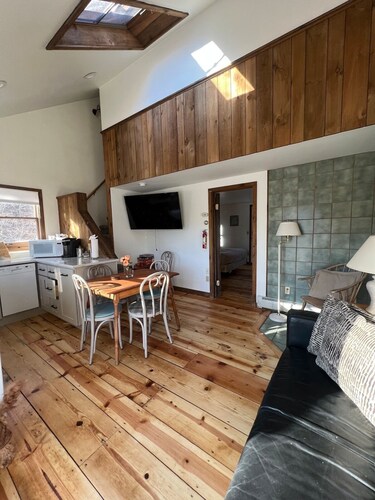 NEW RENO - Historic Loft w/views of the Berkshires