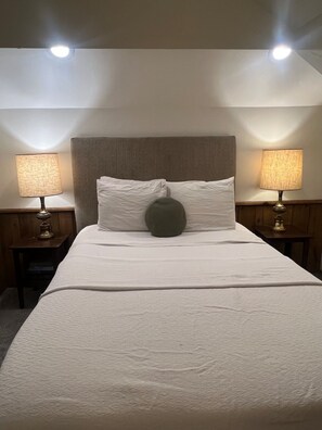 1 bedroom, iron/ironing board, free WiFi, bed sheets - NEW RENO - Chalet-style farm loft near Tanglewood (New Lebanon)