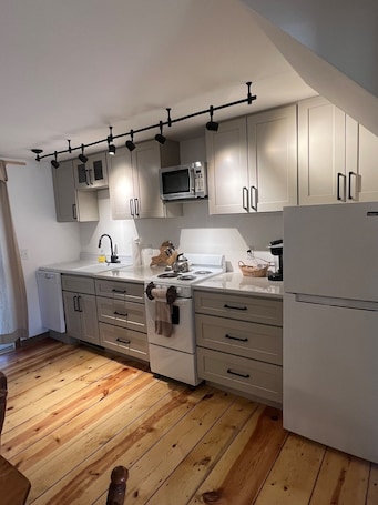 Fridge, microwave, oven, stovetop. NEW RENO - Chalet-style farm loft near Tanglewood