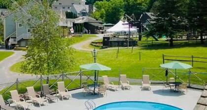 Comfortable Berkshires retreat on mtn resort, SISO