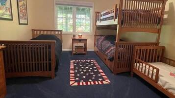 4 bedrooms, iron/ironing board, free WiFi, bed sheets