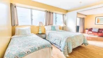 2 kamar tidur, setrika/meja setrika, Wi-Fi gratis, dan seprai linen