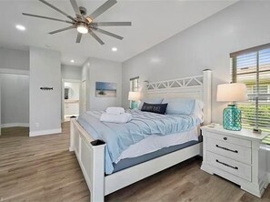 4 slaapkamers, een bureau, een strijkplank/strijkijzer, gratis wifi