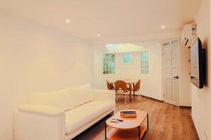 Offices - House in Punta Paitilla G11 (Panama City)