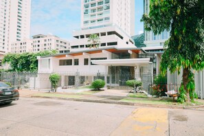 Exterior - House in Punta Paitilla G11 (Panama City)