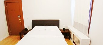 Cozy spacious bedroom with king size bed, only half mile to Rt.95, private bath
