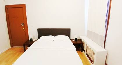 Cozy spacious bedroom with king size bed, only half mile to Rt.95, private bath