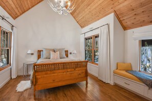 5 bedrooms, desk, iron/ironing board, WiFi