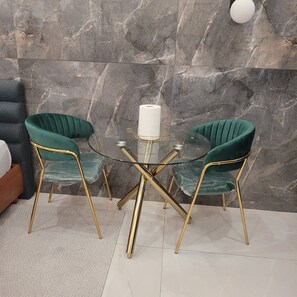 Luxury Studio, City View | Living area
