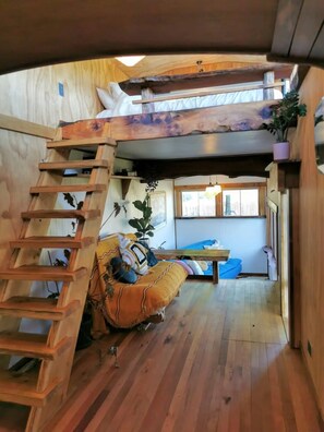 Interior - Riverside Bedford Bus with stunning valley views. (Murchison)