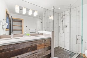 Hårføner og håndklær