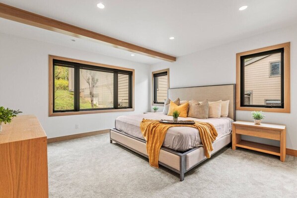 3 bedrooms, desk, iron/ironing board, WiFi