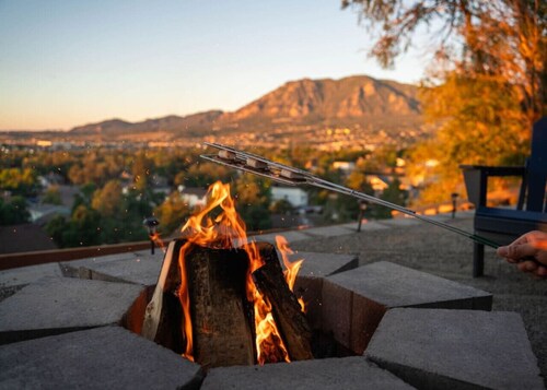 Mountain Views ~Climbing wall ~Mini Golf ~Hot tub