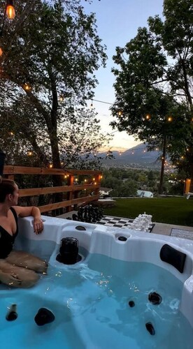 Mountain Views ~Climbing wall ~Mini Golf ~Hot tub