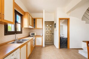 Refrigerador, microondas, horno y lavavajillas