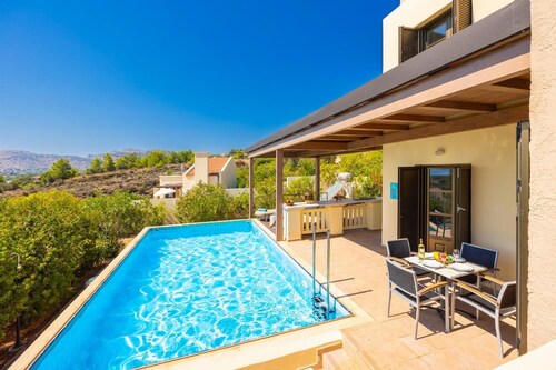 Villa Athina - Two Bedroom Villa, Sleeps 4