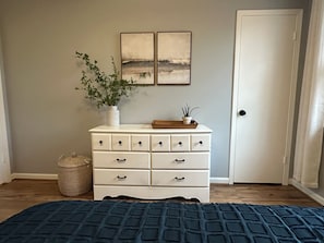 3 bedrooms, desk, iron/ironing board, travel cot
