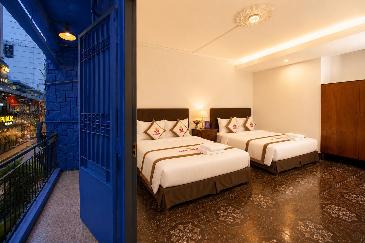 Executive Suite, Balcony, City View | Premium bedding, minibar, free WiFi, bed sheets