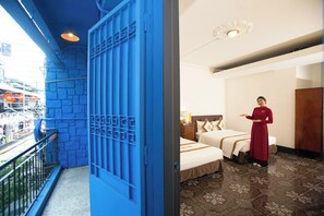 Executive Suite, Balcony, City View | 1 bedroom, premium bedding, minibar, free WiFi