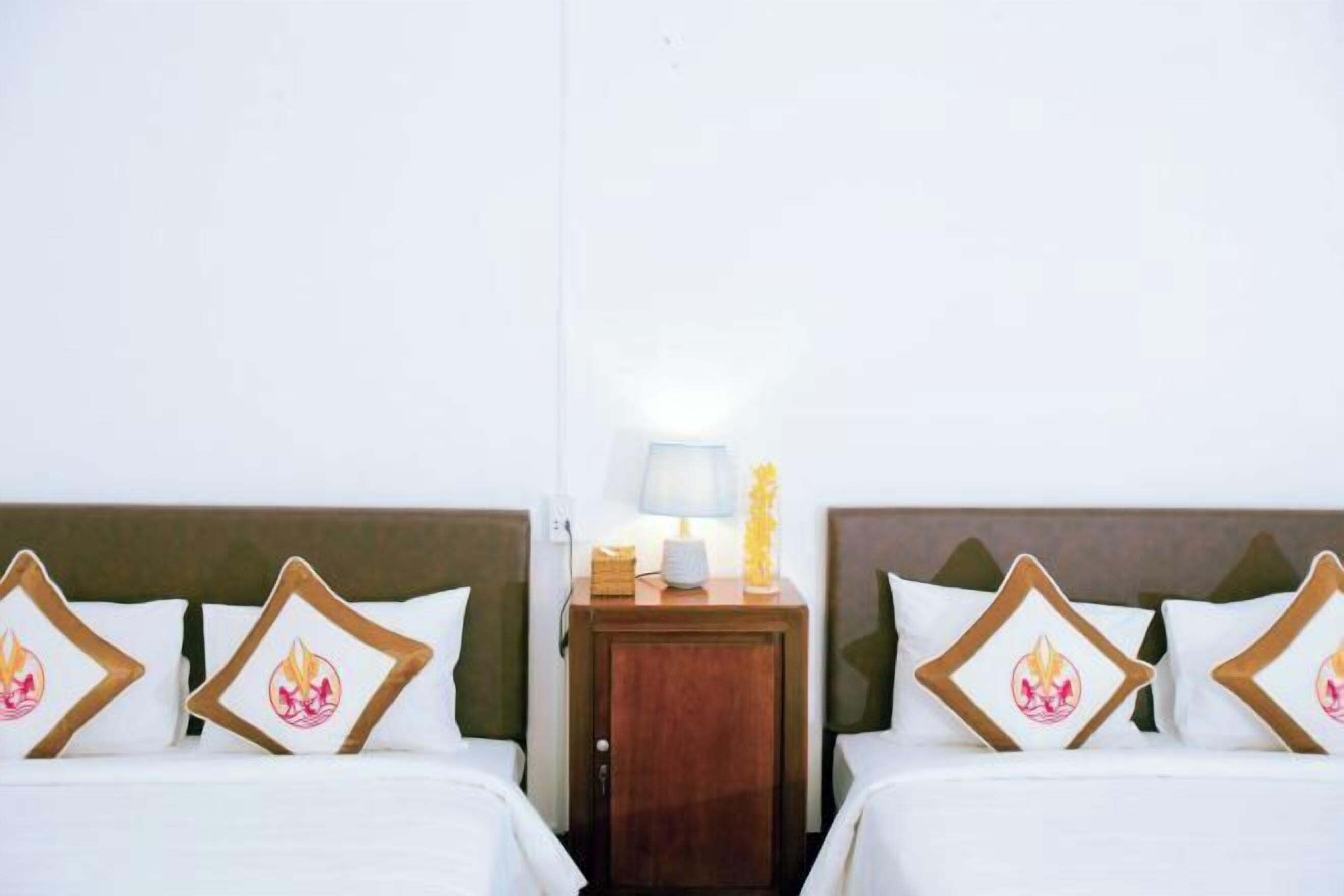 Premium bedding, minibar, free WiFi, bed sheets