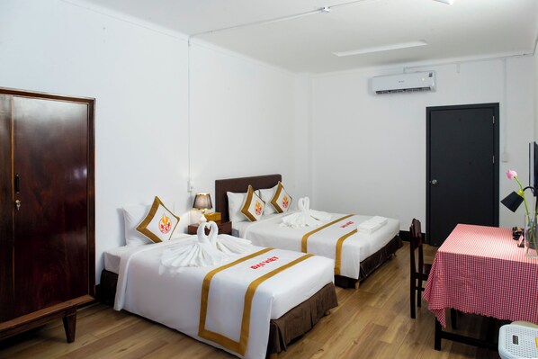 Premium bedding, minibar, free WiFi, bed sheets