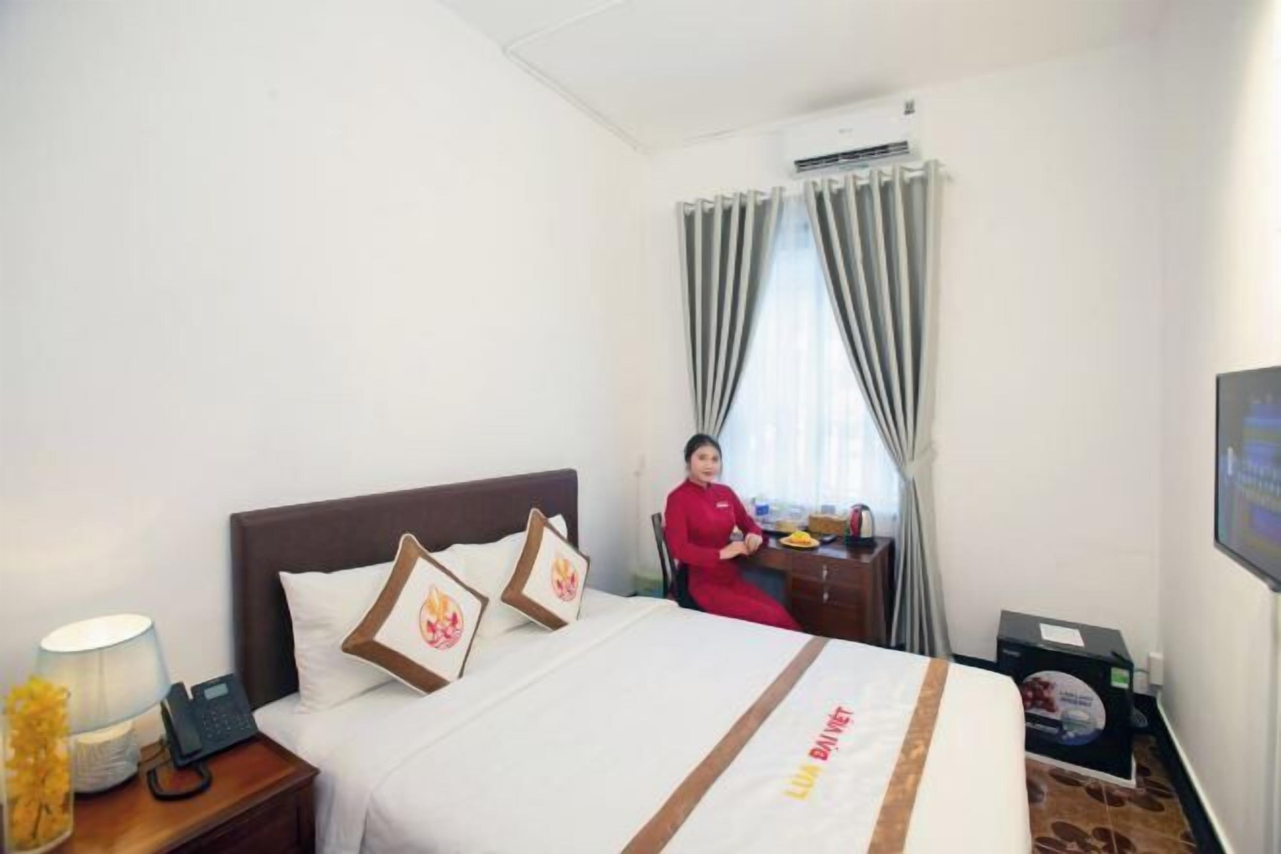 Premium bedding, minibar, free WiFi, bed sheets