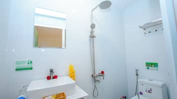 Premium bedding, minibar, free WiFi, bed sheets