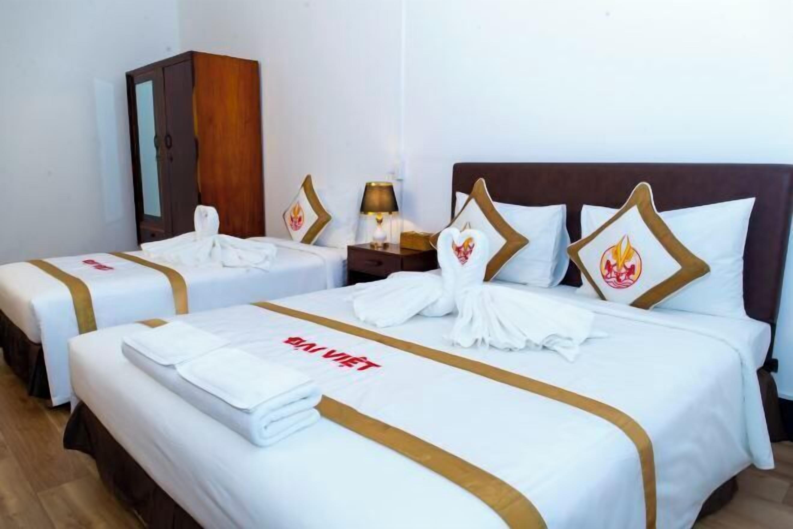 Premium bedding, minibar, free WiFi, bed sheets