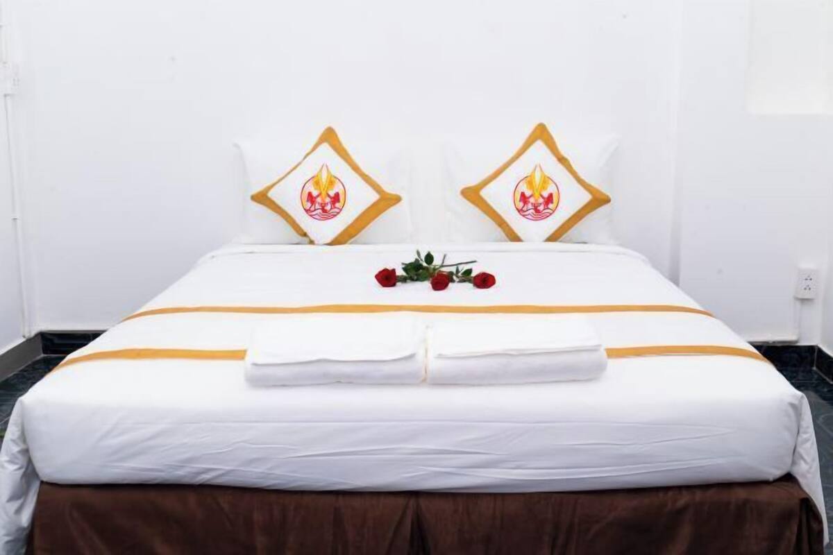 1 bedroom, premium bedding, minibar, free WiFi