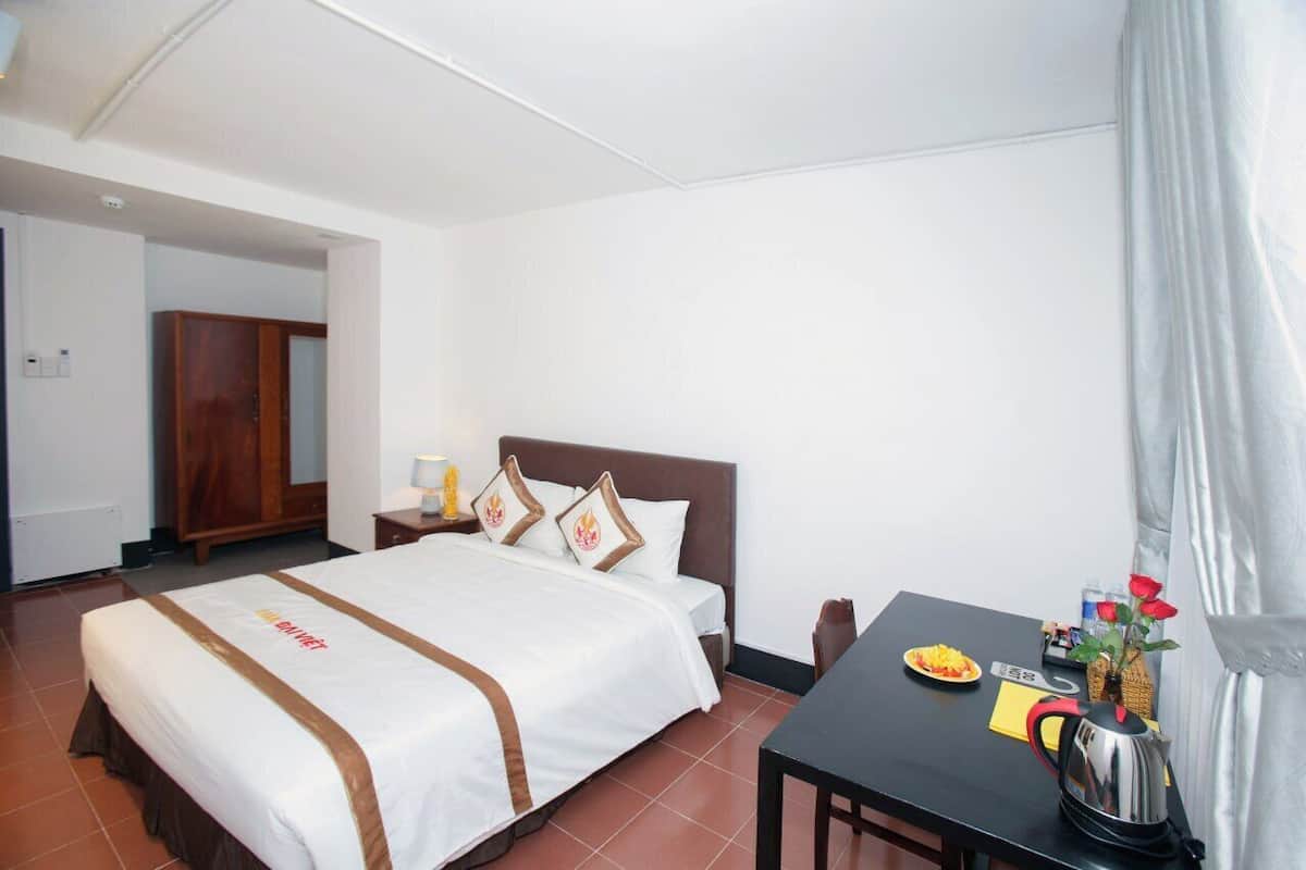 Premium bedding, minibar, free WiFi, bed sheets