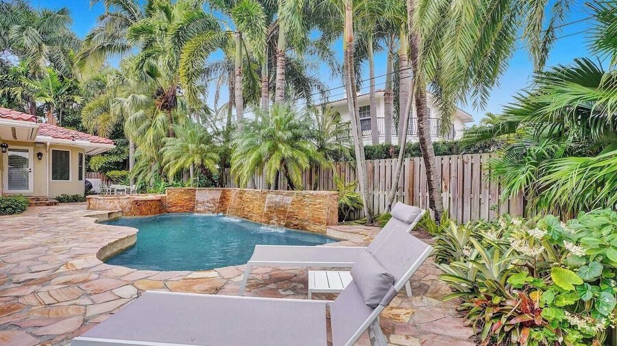 Coral Ridge Getaway by Avantstay Pool, Hot Tub, Billiards + 5mins to Beach!