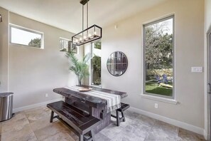 Dining - New Lake Travis Retreat Home . Mt View . 3 bd 3 ba (Austin)