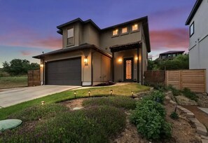 Exterior - New Lake Travis Retreat Home . Mt View . 3 bd 3 ba (Austin)