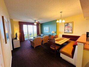 TV, video games, DVD player - Cozy 2-Bedroom Deluxe Suite in Beautiful Daytona Beach! (Daytona Beach)