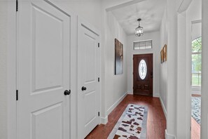 Interior - 7 min to Stockyards: Spacious, Cozy & Stylish Home (Fort Worth)